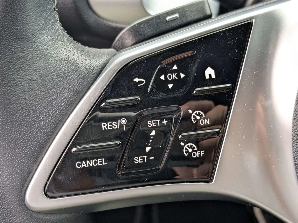 Used 2025 Black Mercedes-Benz GLB 250 image 25