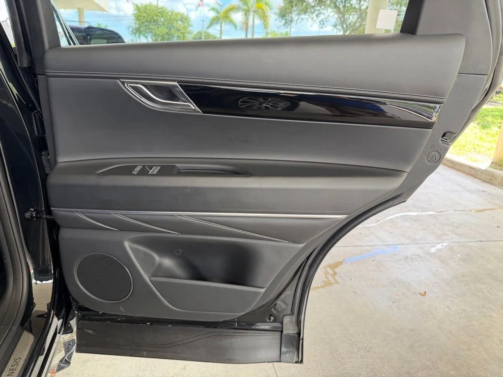 Used 2025 Black Genesis 2.5T image 30