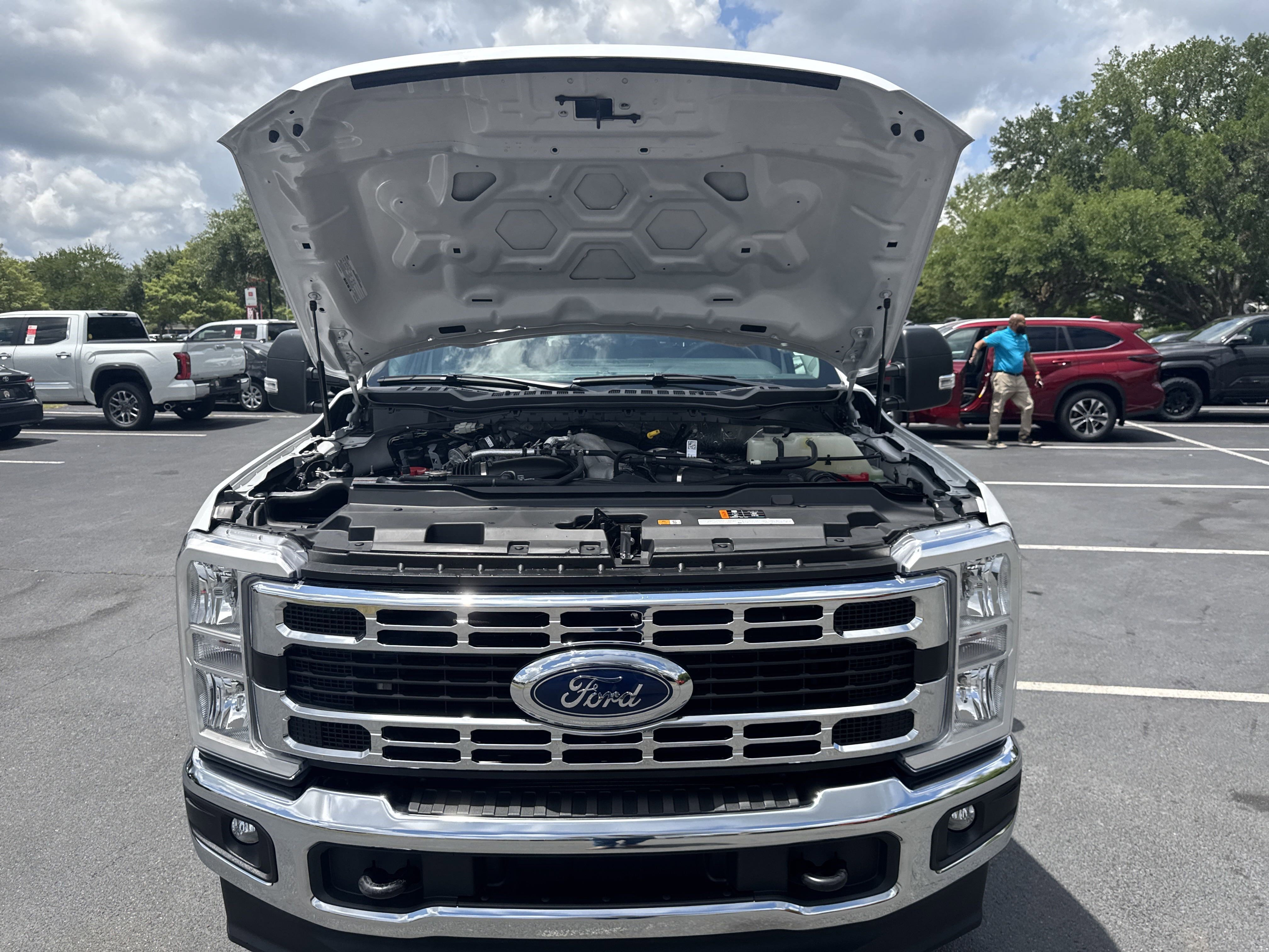 2024 Ford F-350 Super Duty XLT - Photo 36