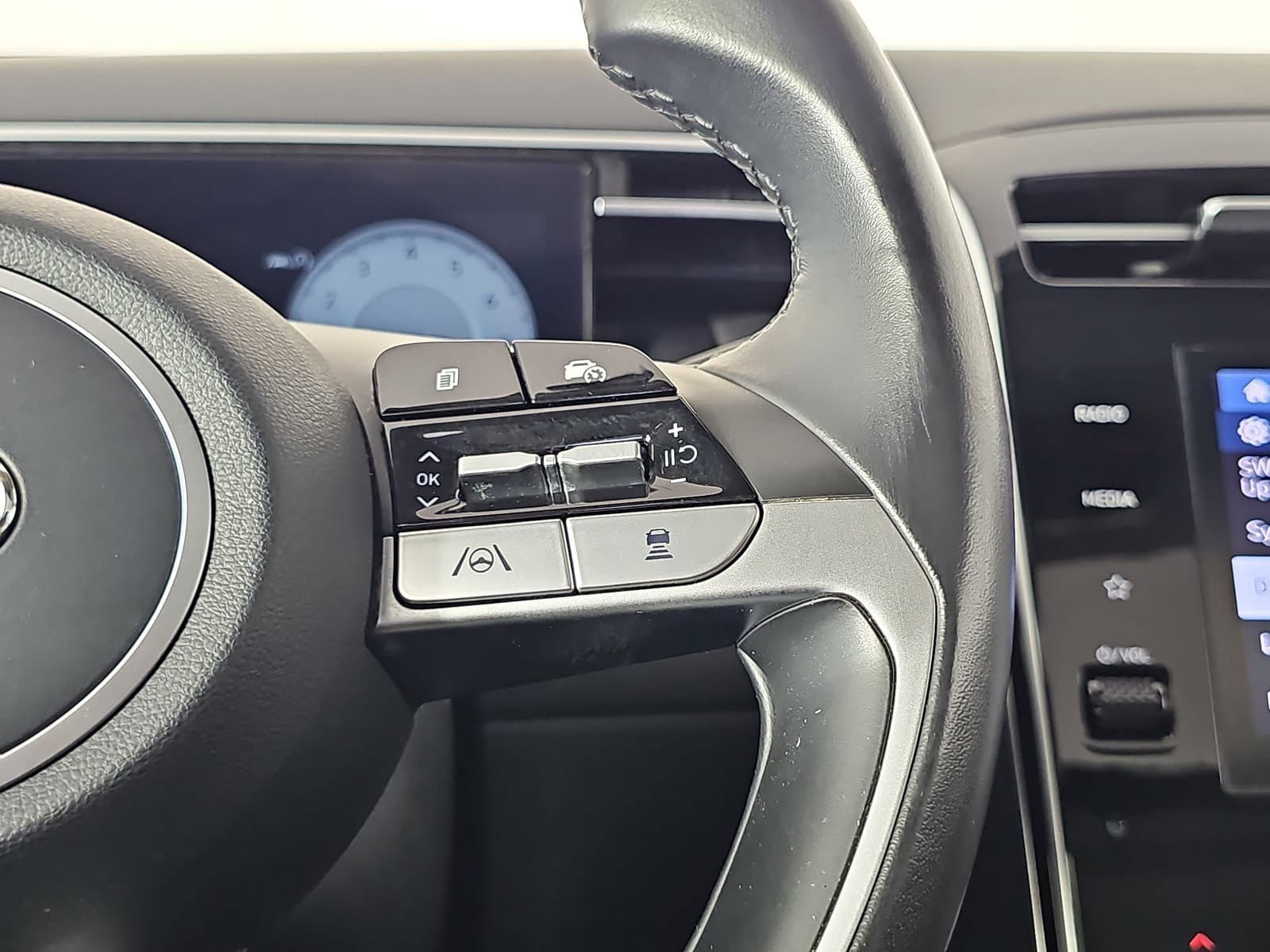Used 2023 Silver Hyundai SEL image 18