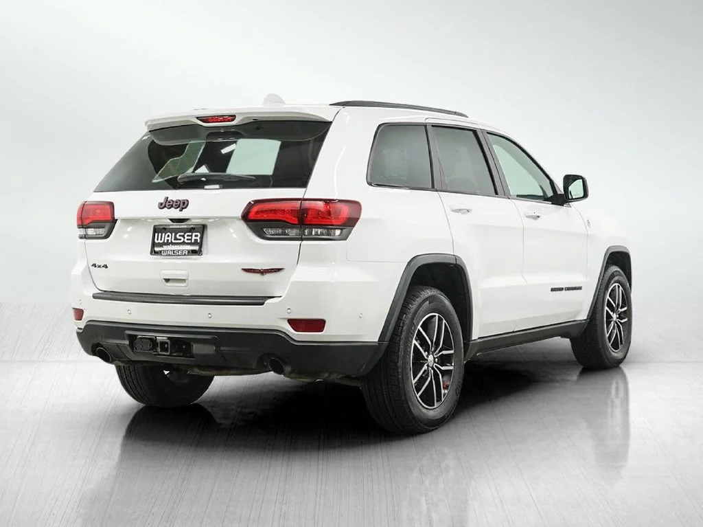 Used 2018 Bright White Clearcoat Jeep Trailhawk image 6