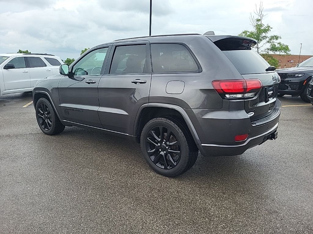 Used 2020 Gray Jeep Altitude image 3