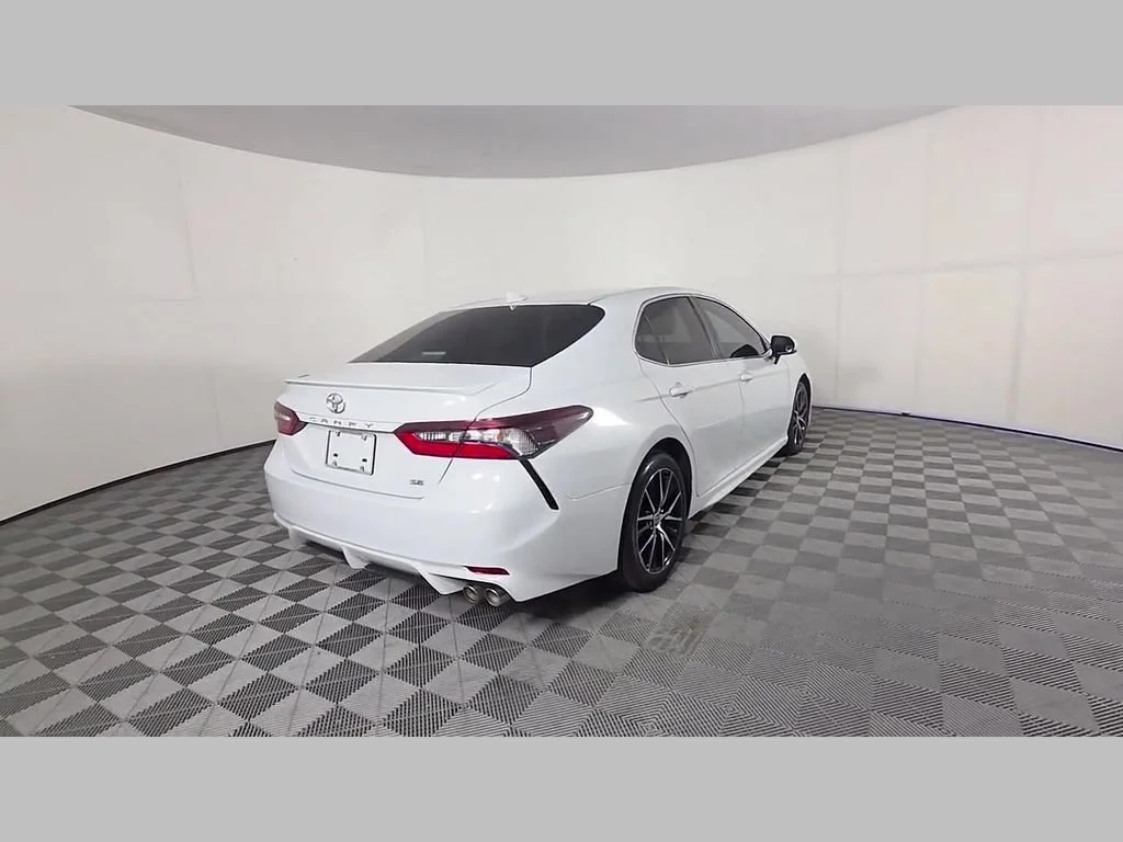 Used 2024 Ice Toyota SE image 40