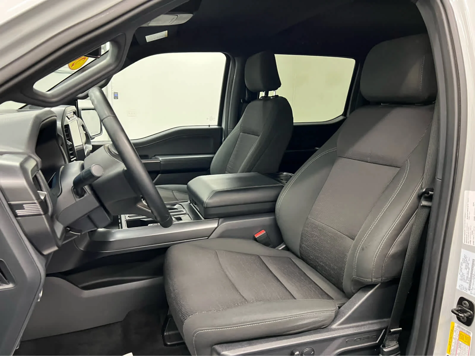 Used 2024 Avalanche Gray Ford XLT image 6