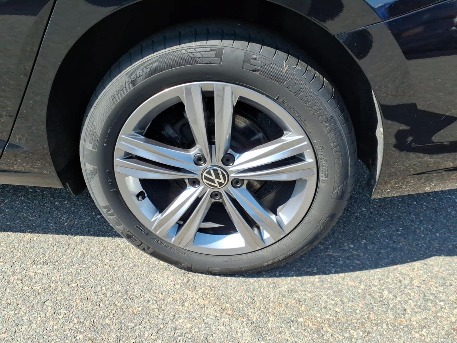 Certified Used 2024 DEEP BLACK PEARL EFFECT Volkswagen SE image 9