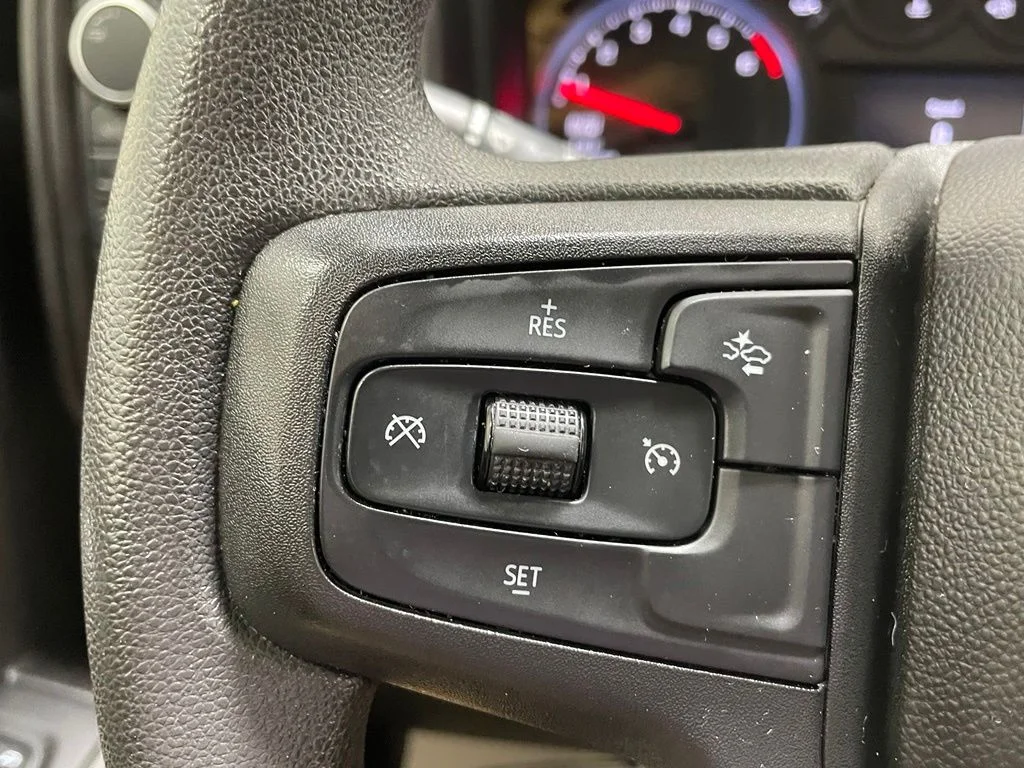 Used 2022 White Chevrolet Custom image 23