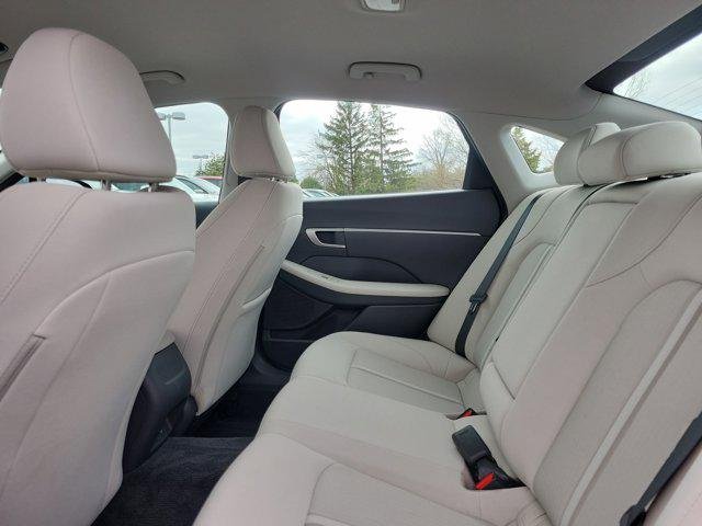 New 2025 Abyss Black Hyundai SEL image 11