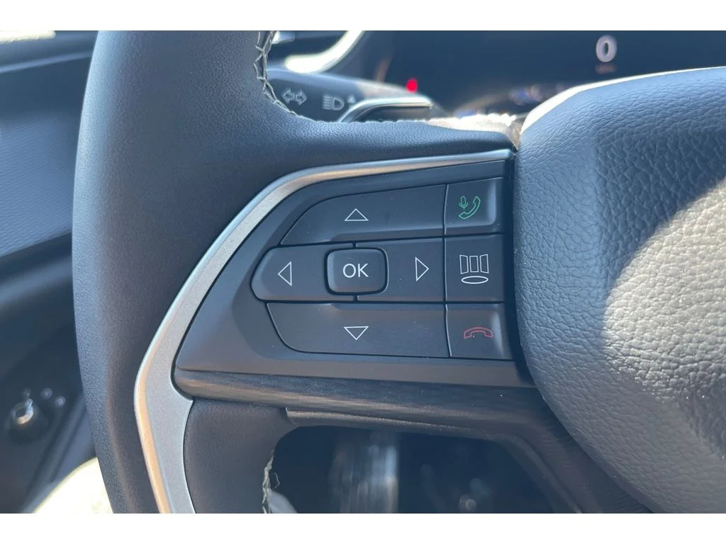 Used 2024 BRIGHT WHITE CLEARCOAT Jeep Laredo image 33