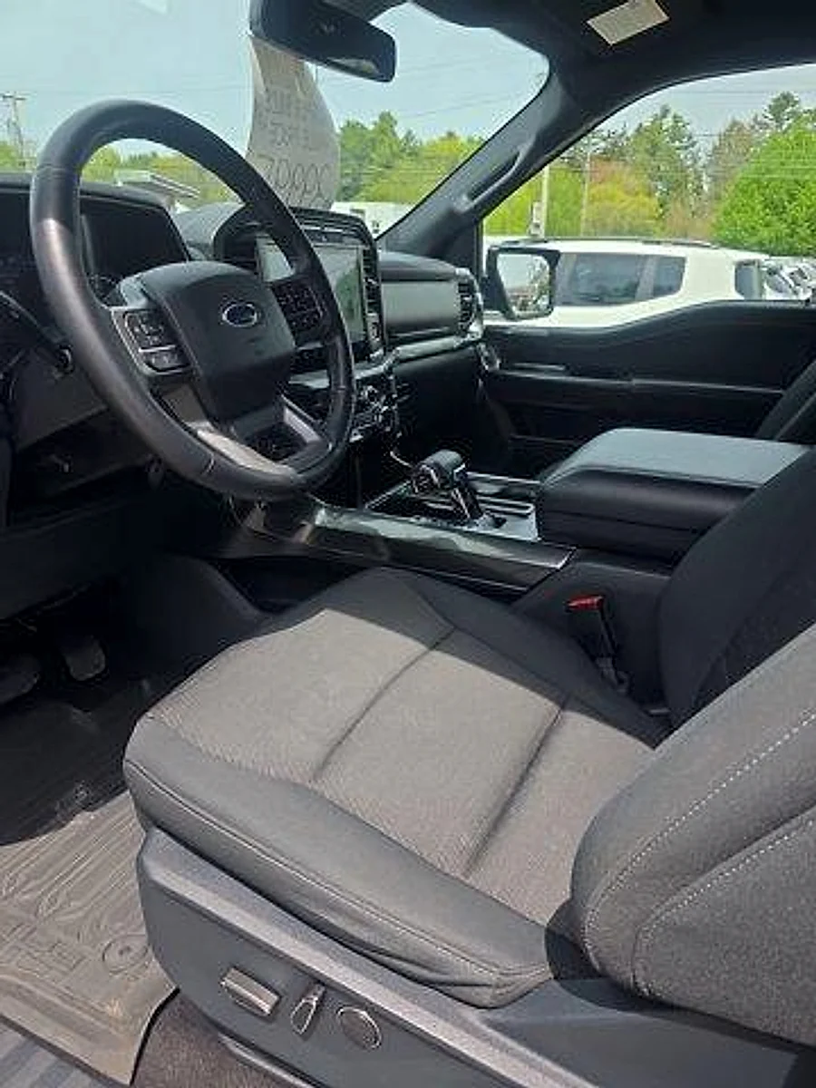 Used 2021 Oxford White Ford XLT image 11