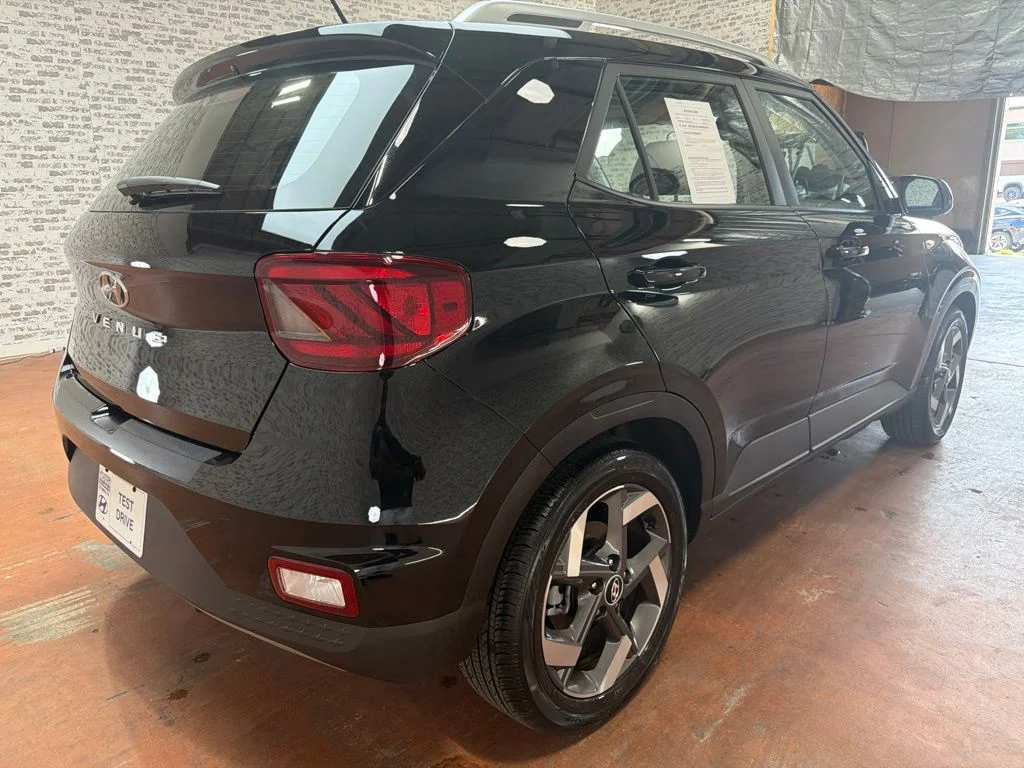 Used 2026 Onyx Black Hyundai SEL image 6