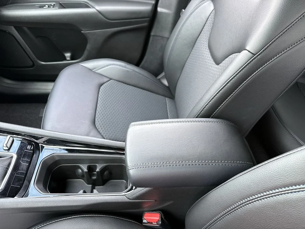 New 2026 Fathom Blue Pearl-Coat Exterior Paint Jeep Latitude image 19