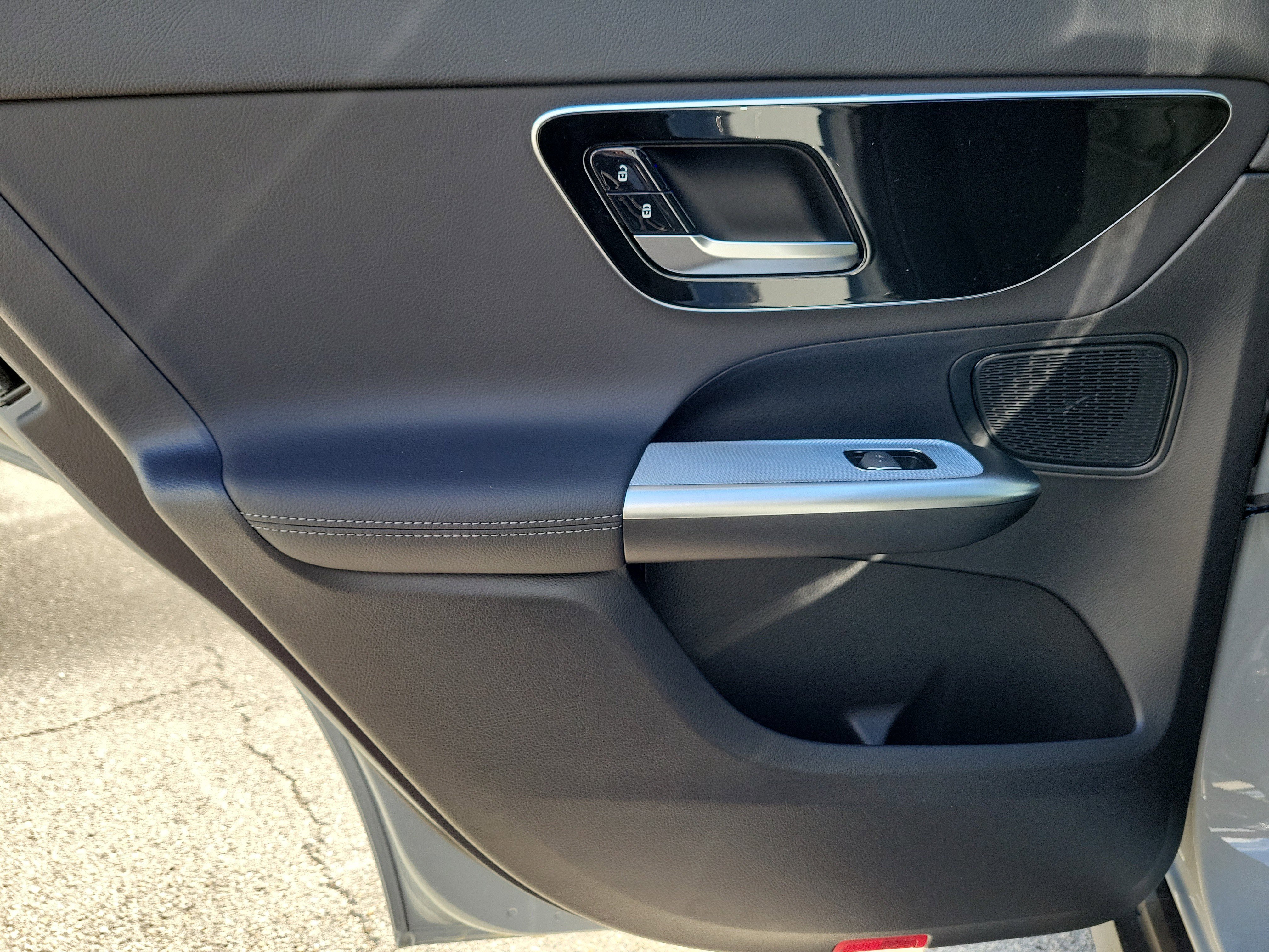 New 2026 MANUFAKTUR Alpine Grey Mercedes-Benz GLC 300 image 9