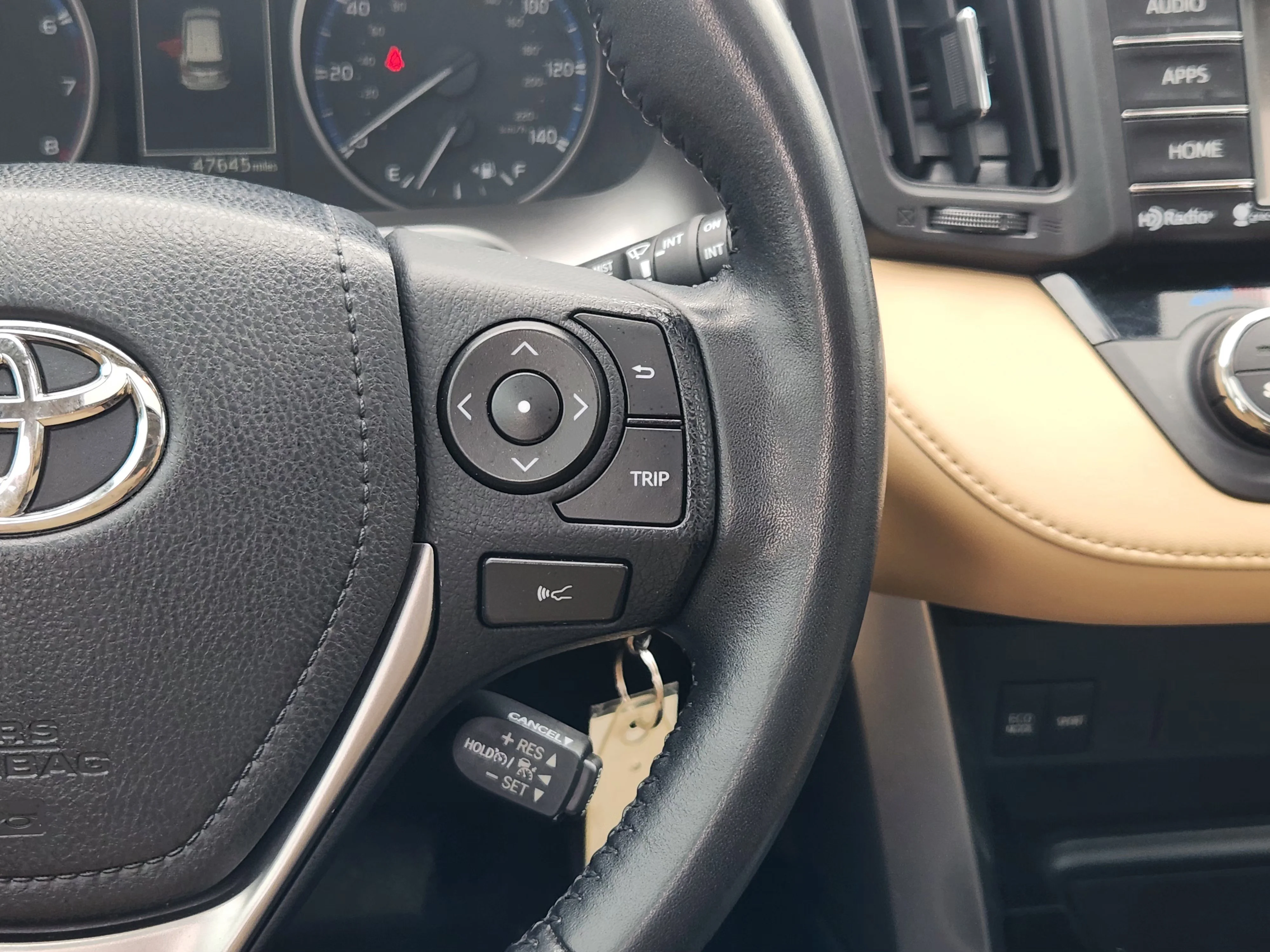 Used 2017  Toyota XLE image 27