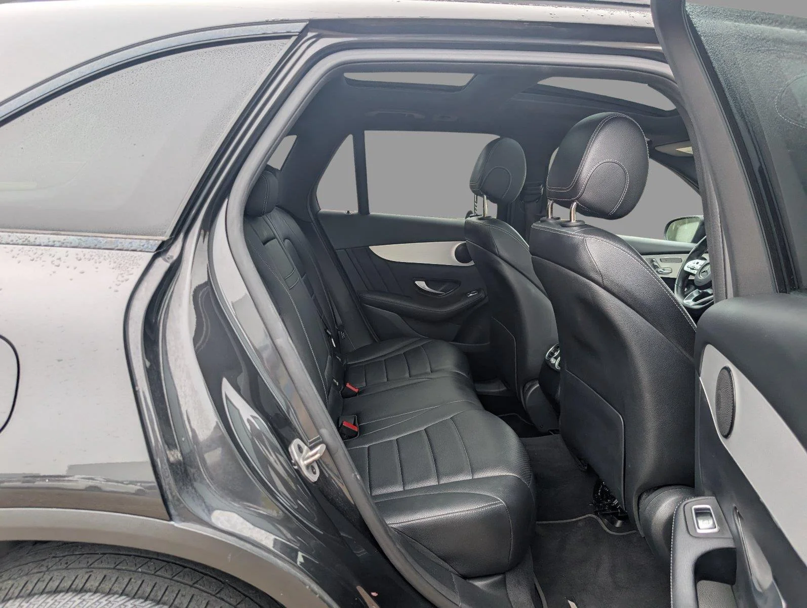 Used 2022 Graphite Grey Metallic Mercedes-Benz GLC 300 image 21