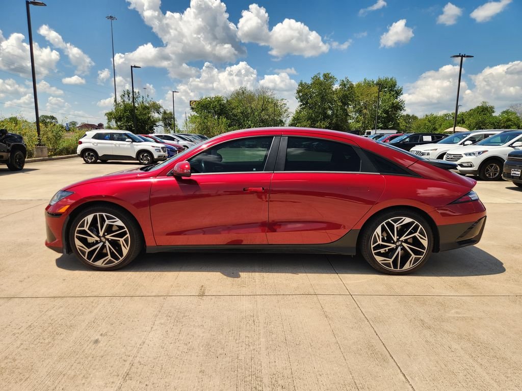 Used 2023 Ultimate Red Hyundai SEL image 5