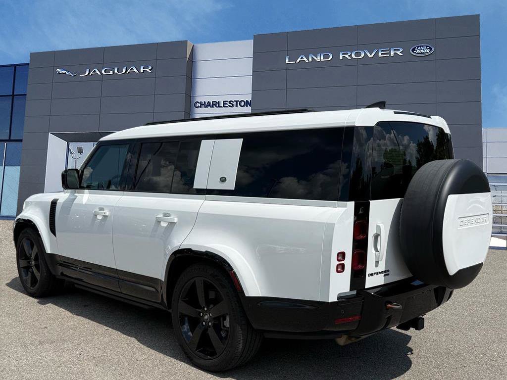 Certified Used 2023 Santorini_black Land Rover X-Dynamic SE image 3