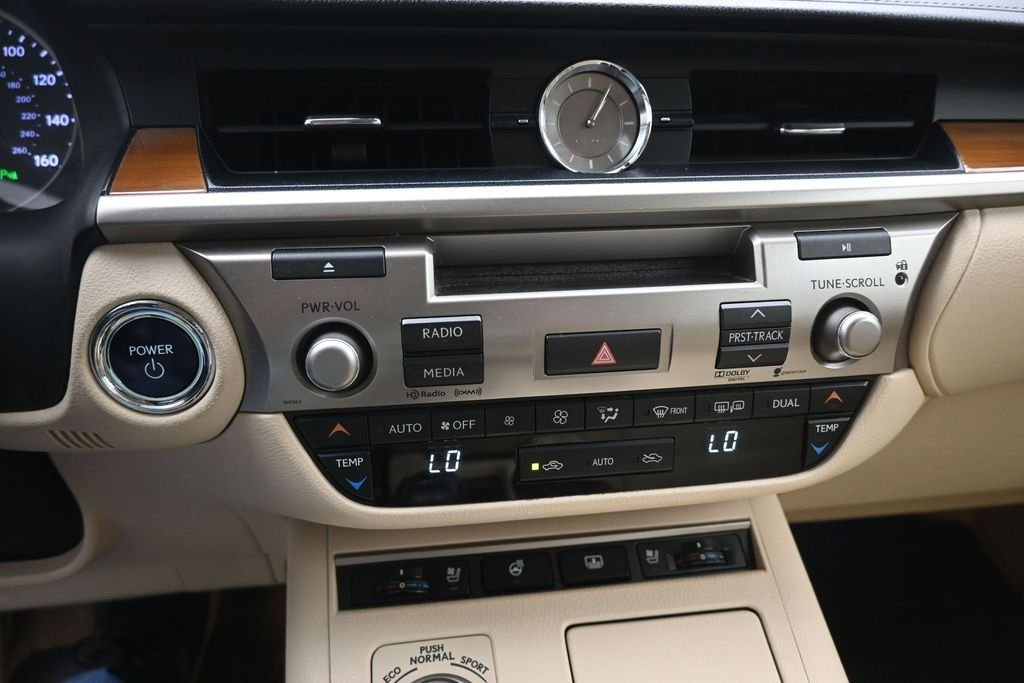 Used 2014 Beige Lexus 300h image 9
