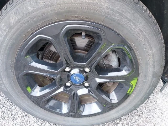 Used 2019 Blue Ford SE image 2