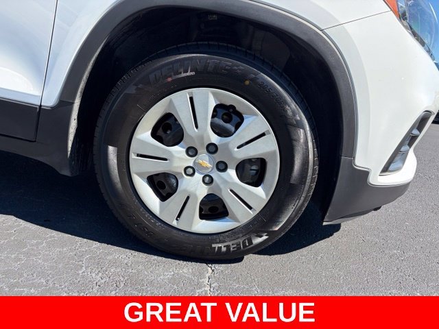 Used 2017 White Chevrolet LS image 8