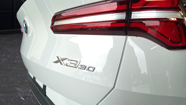 Used 2025 Alpine White BMW 30 xDrive image 31