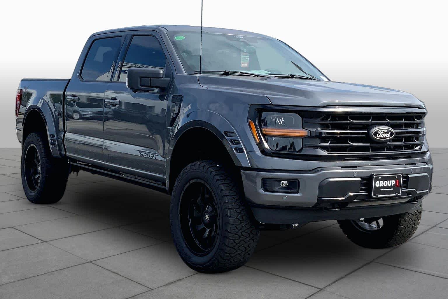 New 2026 Carbonized Gray Metallic Ford XLT image 2