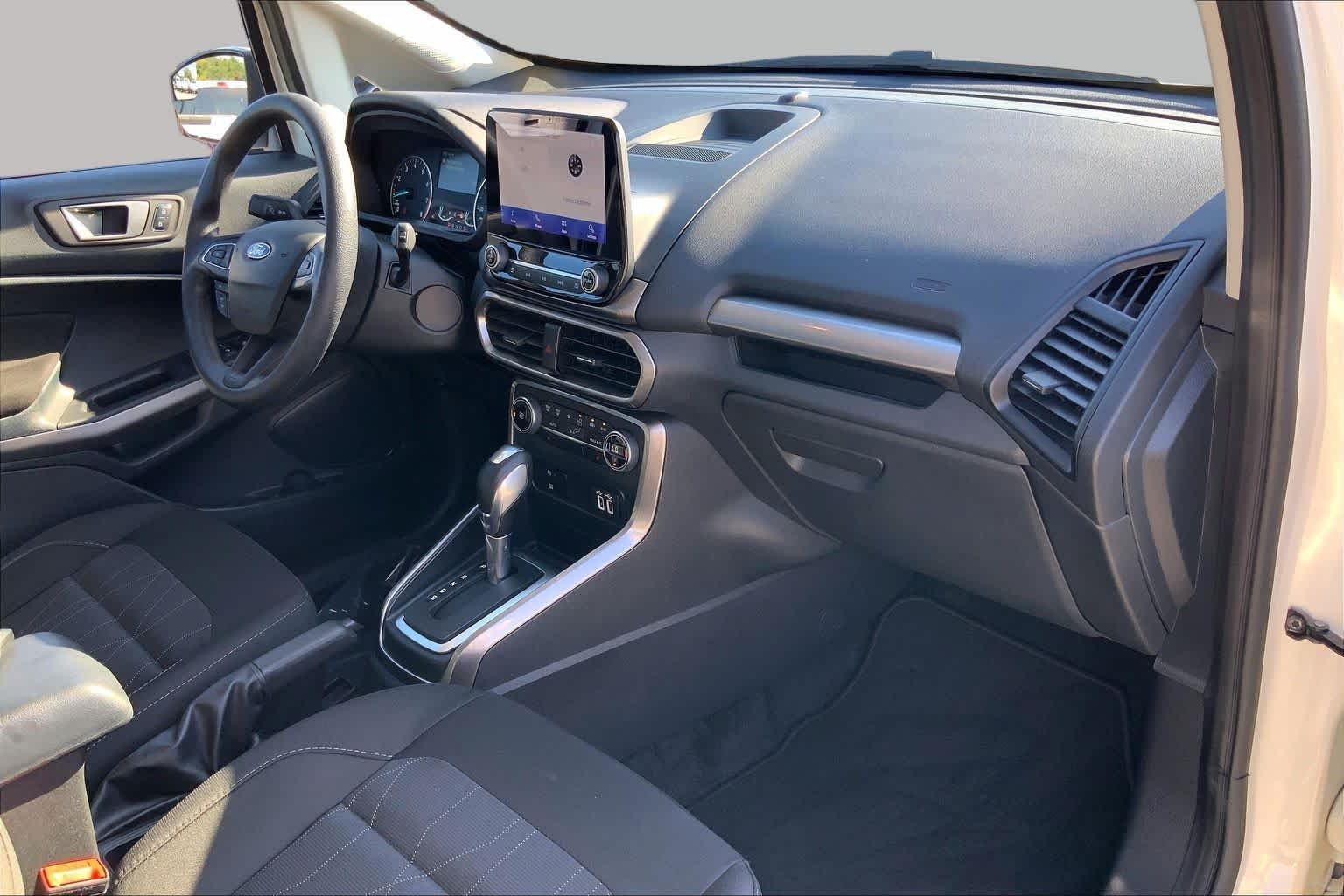 Used 2022 Diamond White Ford SE image 18