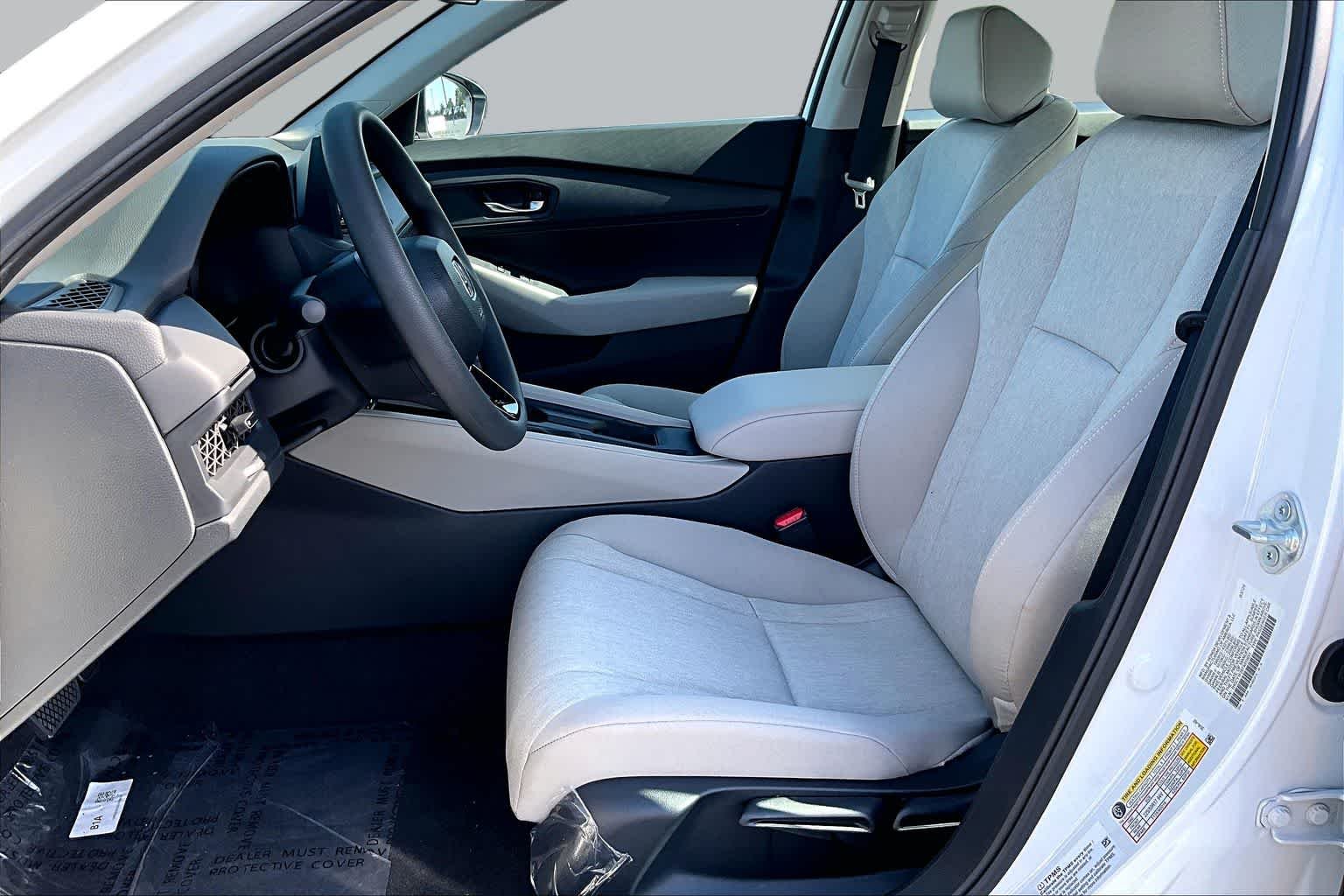 New 2026 Platinum White Pearl Honda LX image 9