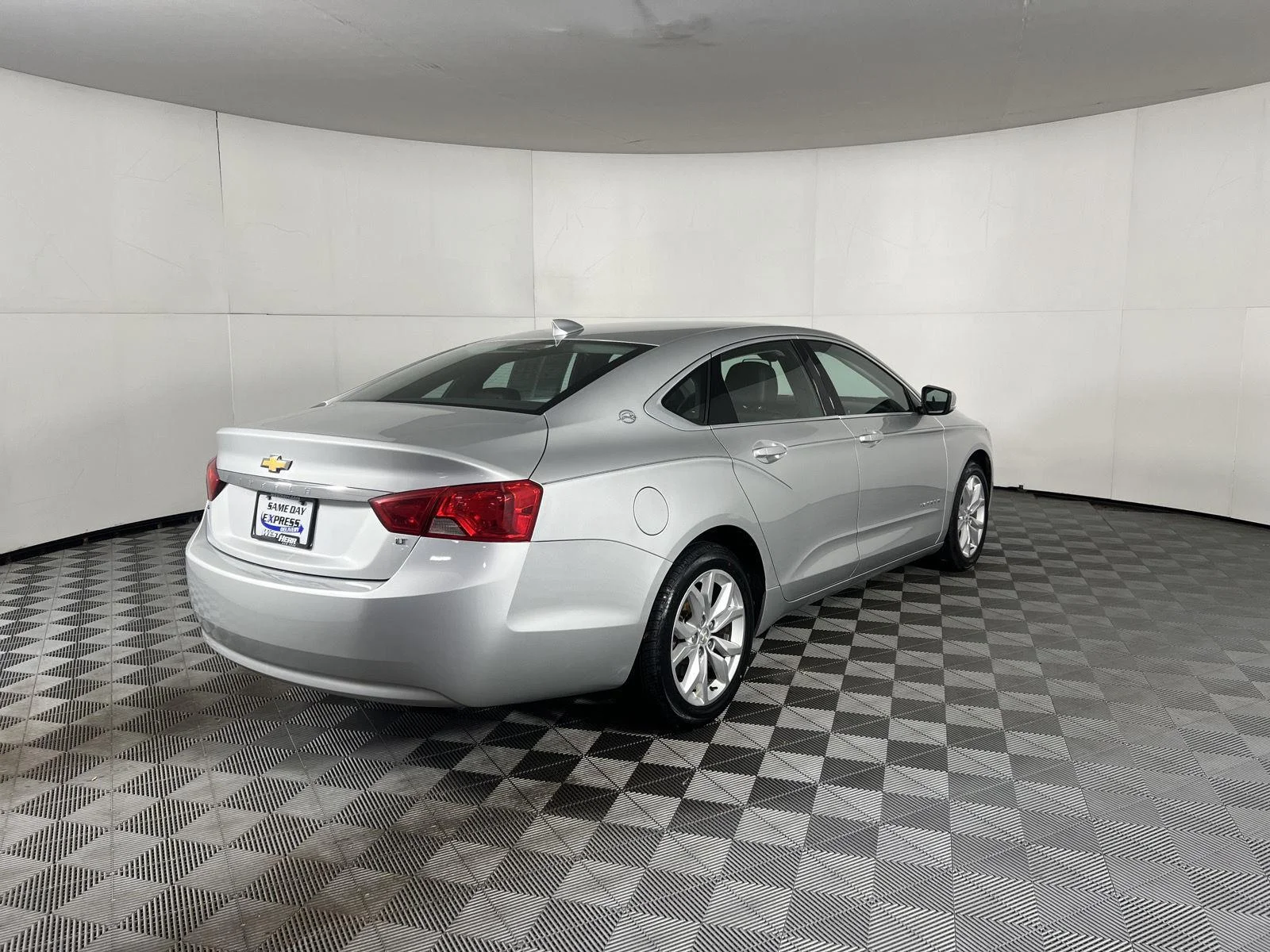 Used 2017 Silver Ice Metallic Chevrolet LT image 22