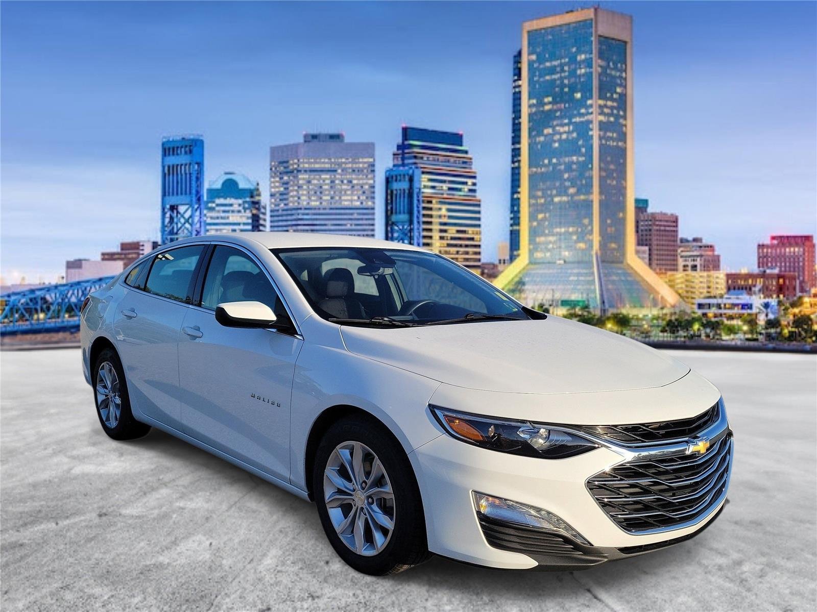 Used 2024 Summit White Chevrolet LT image 4