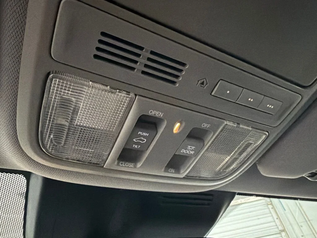 Used 2018 Silver Honda EX-L image 19