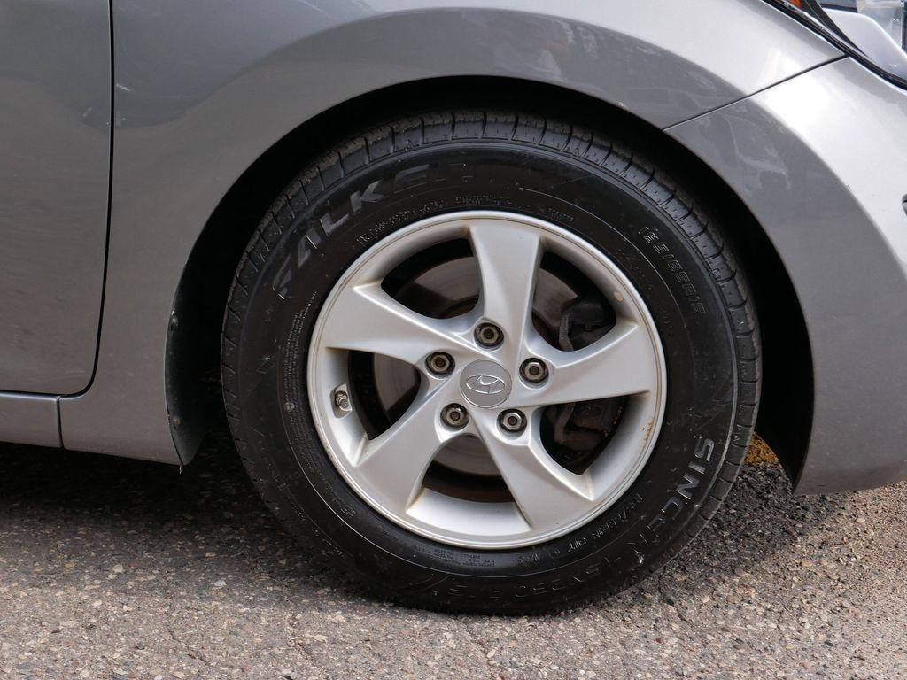 Used 2014 Gray Hyundai SE image 7