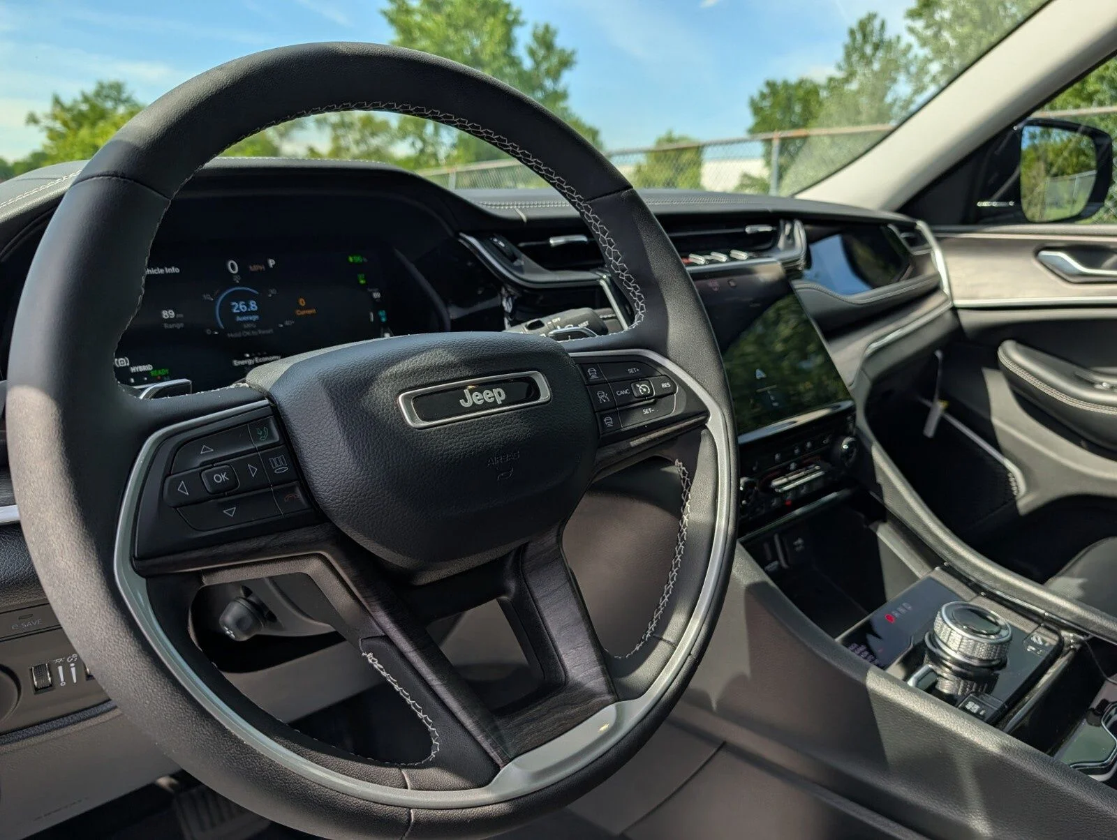 Used 2022 White Jeep 4xe image 31