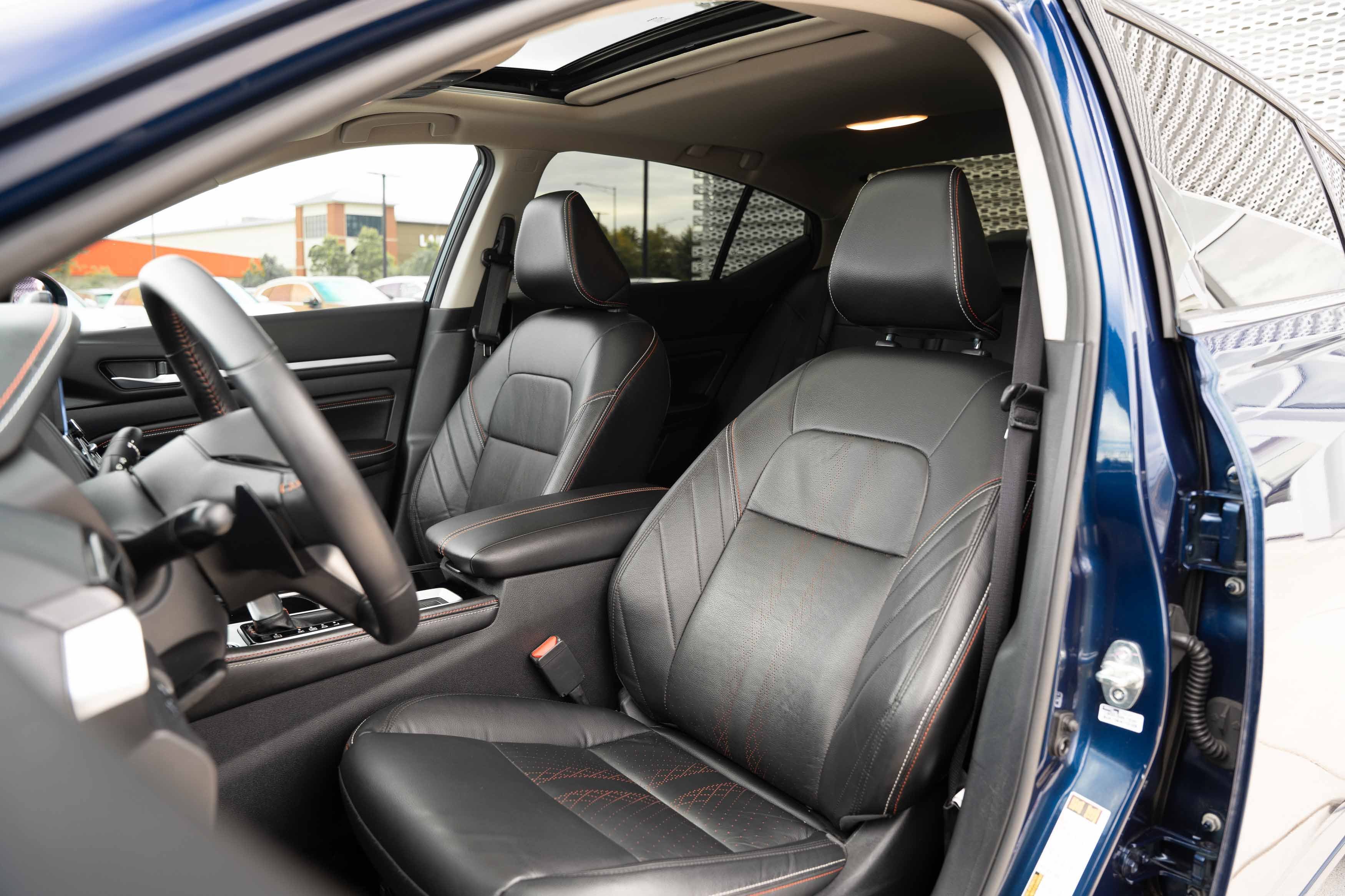 Used 2023 Deep Blue Pearl Nissan 2.5 SR image 17
