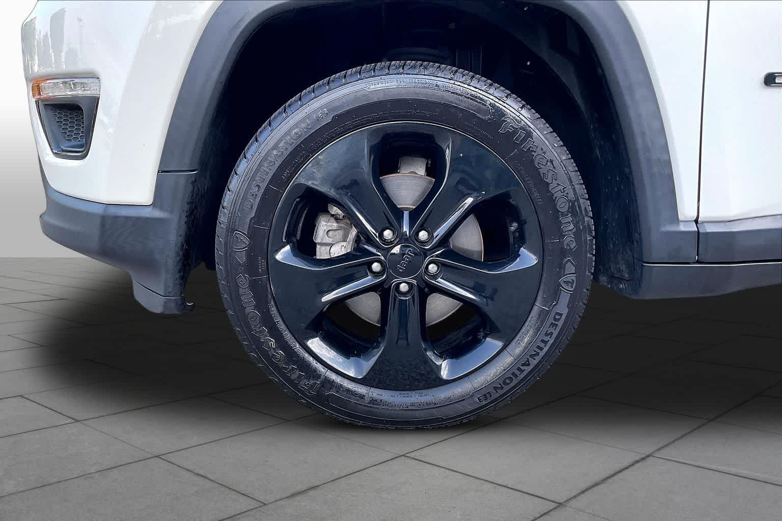 Used 2019 White Clearcoat Jeep Latitude image 11