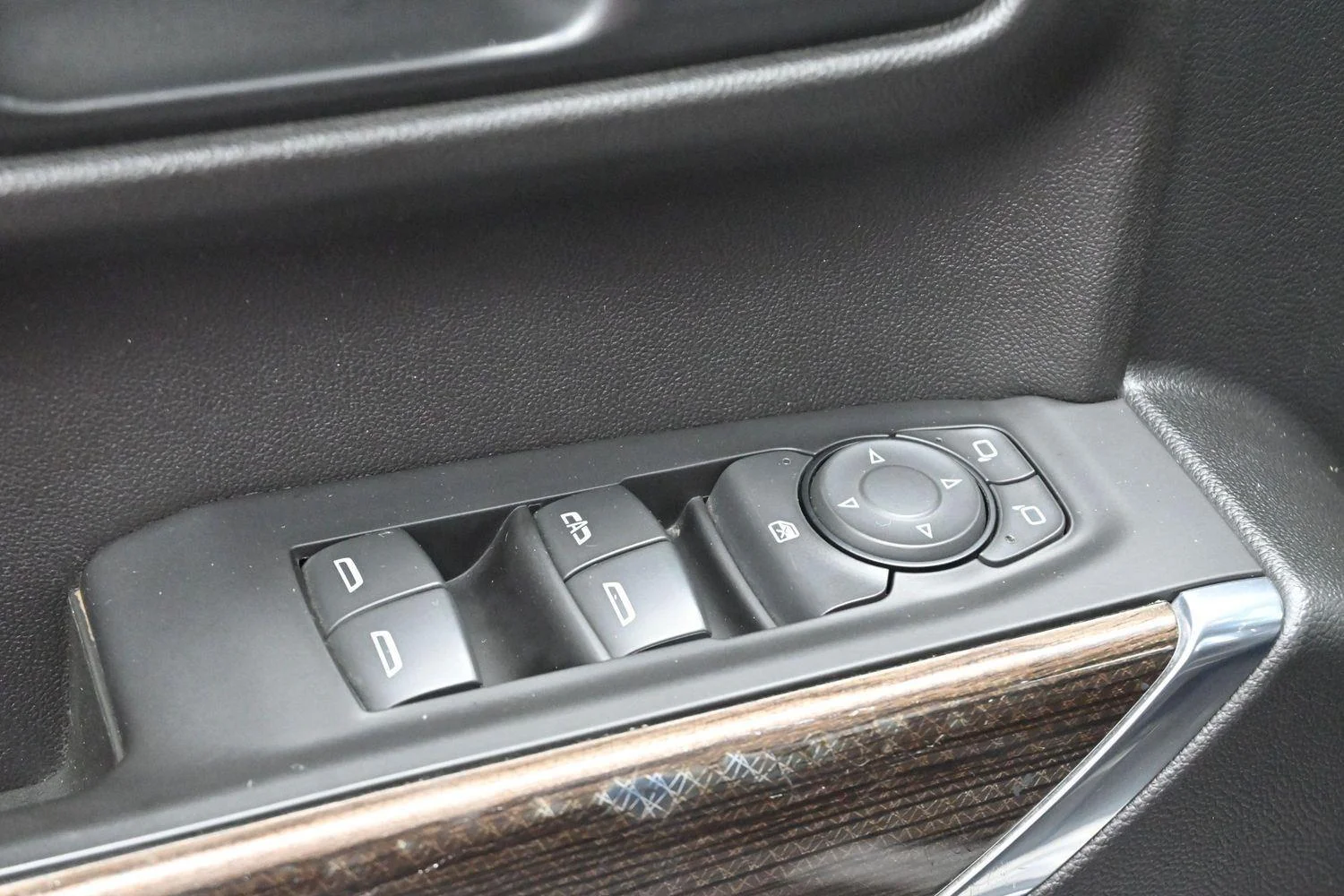 Used 2020 SATIN STEEL METALLIC Chevrolet RST image 12