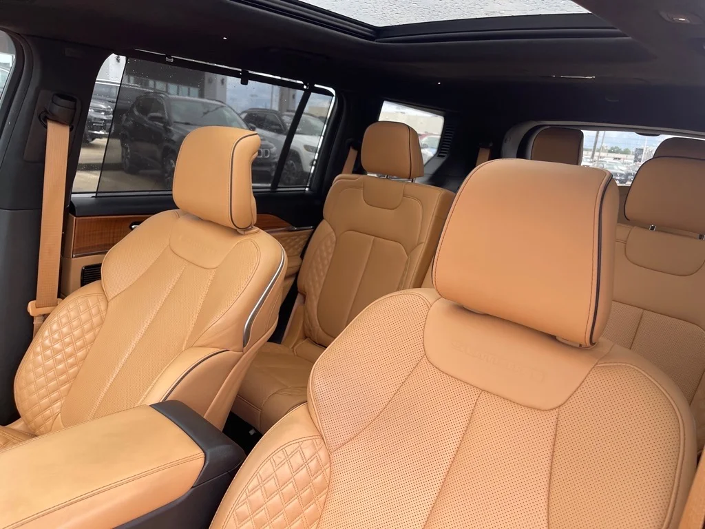 Used 2023 Midnight Sky (pcq) Jeep Summit Reserve image 23