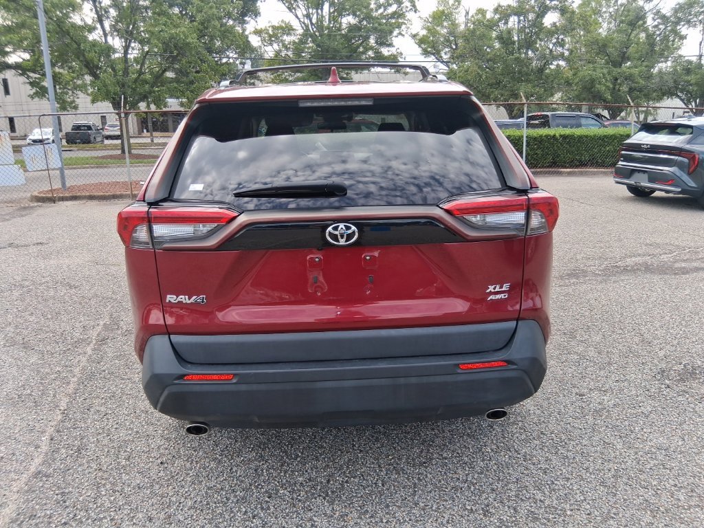 Used 2022 Red Toyota XLE Premium image 6