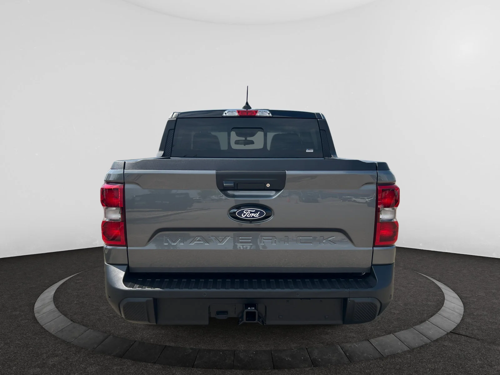 New 2026 Carbonized Grey Metallic Ford Lariat image 4