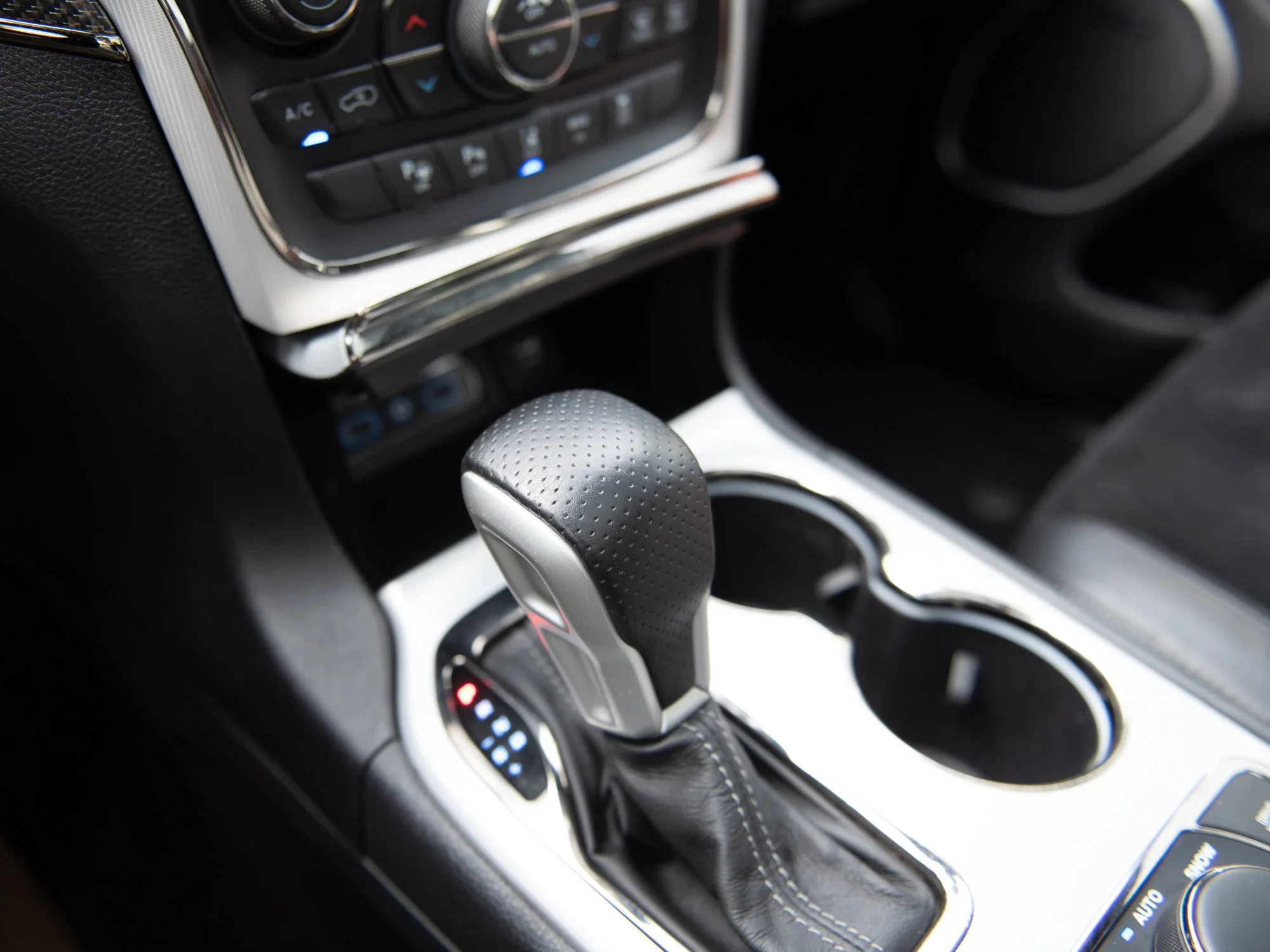Used 2018 White Jeep Trackhawk * No Accidents | 707 HP | V8 Supercharged | Brembo | Trailer Tow | Heated/Vented Seats image 36