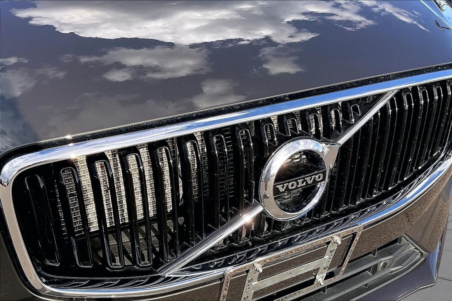 Used 2021  Volvo Momentum image 28