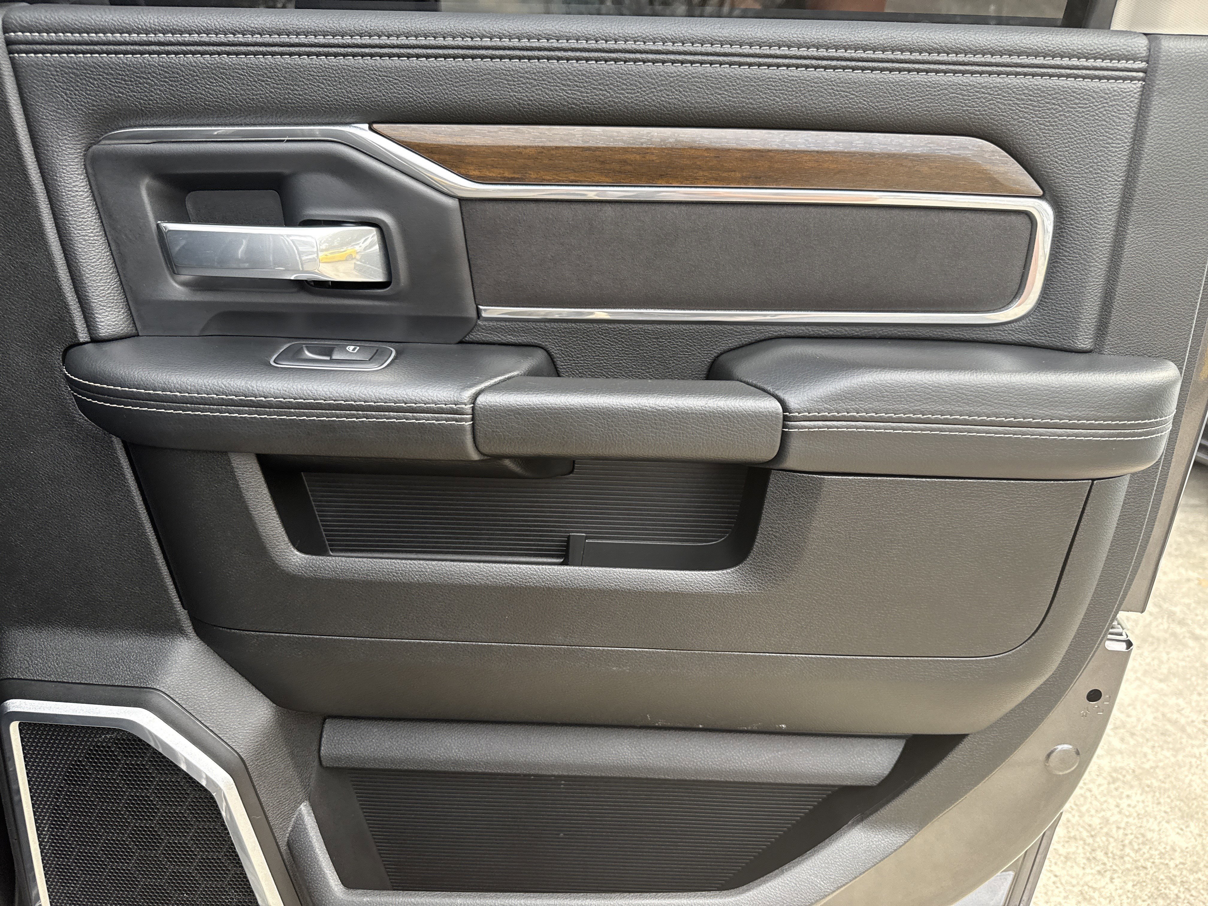Used 2024 Granite Crystal Metallic Clearcoat Ram Laramie image 18