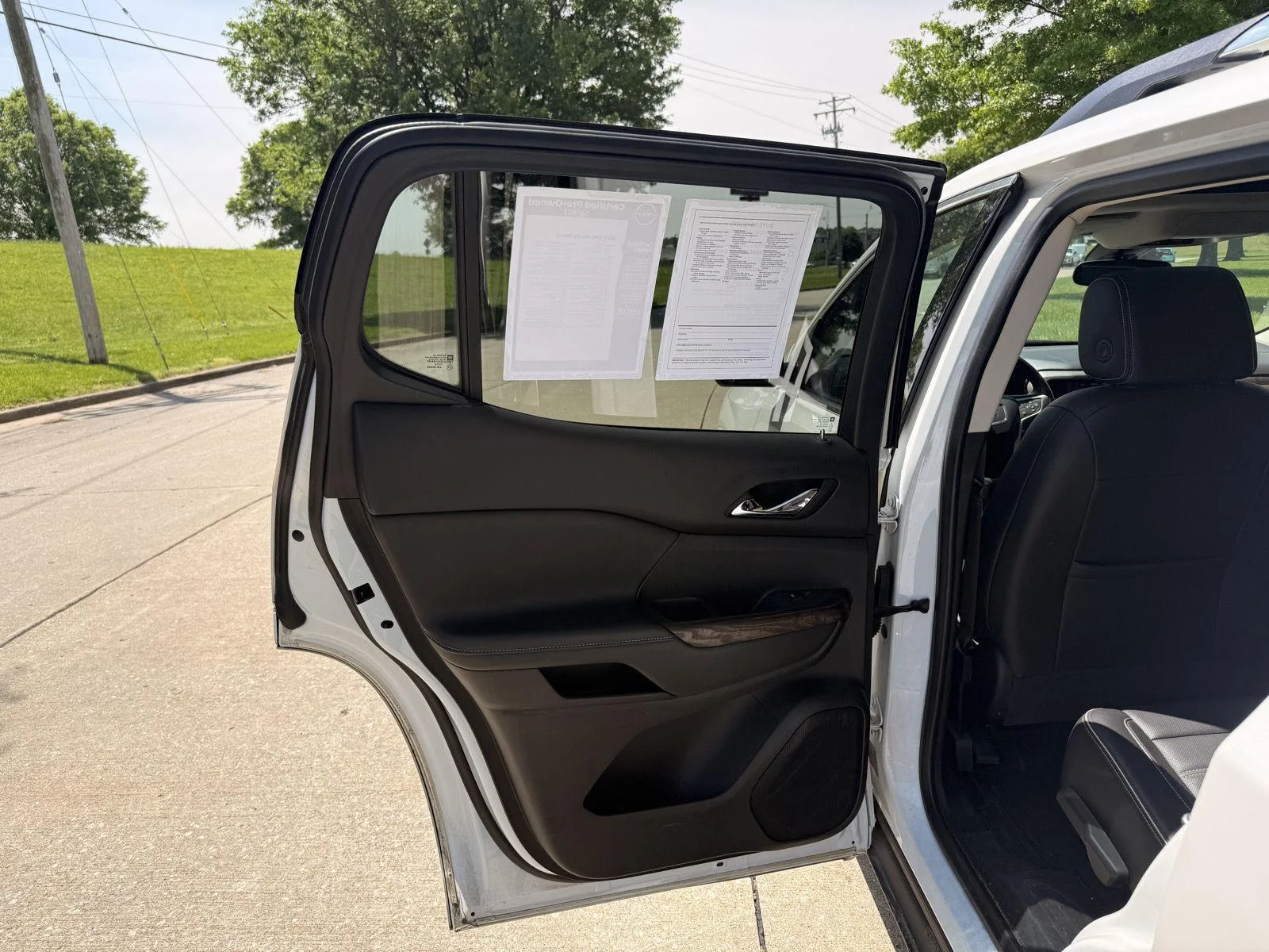 Used 2020 White Frost Tricoat GMC Denali image 8