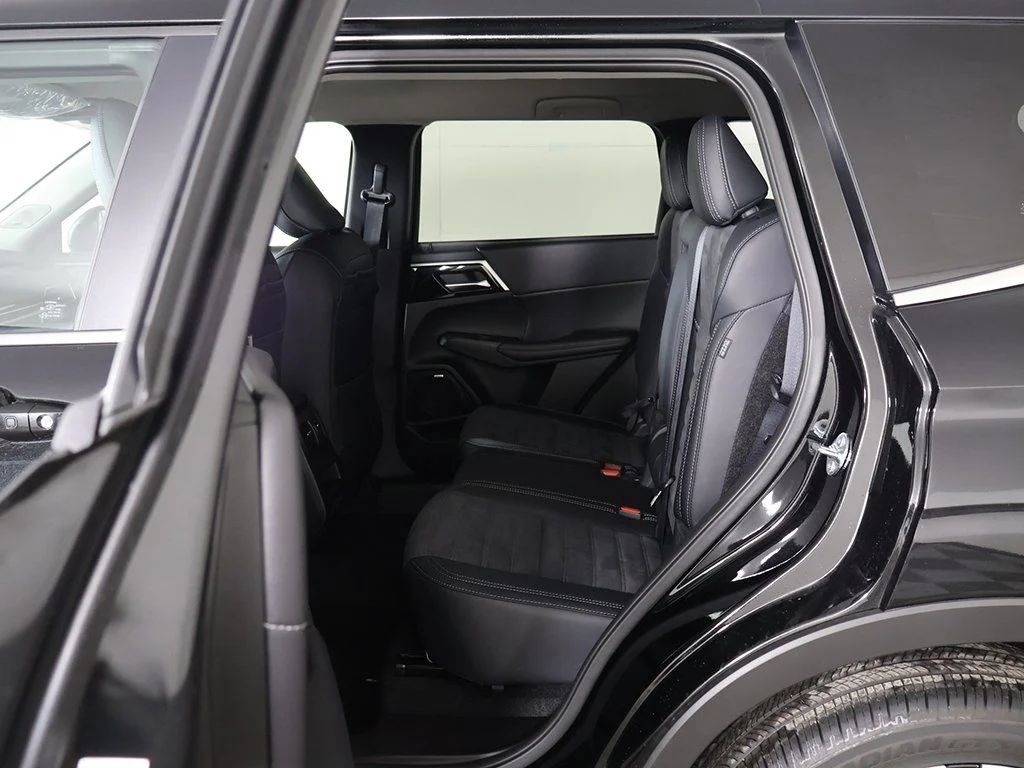 New 2026 Black Mitsubishi SE image 30