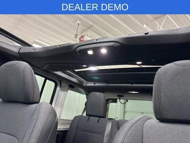 New 2026 Bright White Clear-Coat Exterior Paint Jeep Sport S image 20