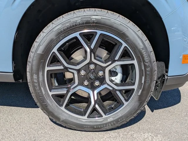 New 2026 Azure Gray Metallic Tri-Coat Ford Lariat® image 11