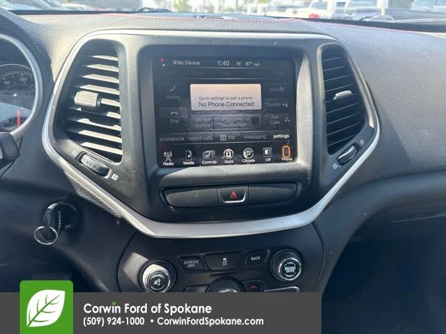 Used 2017 White Jeep Trailhawk image 10