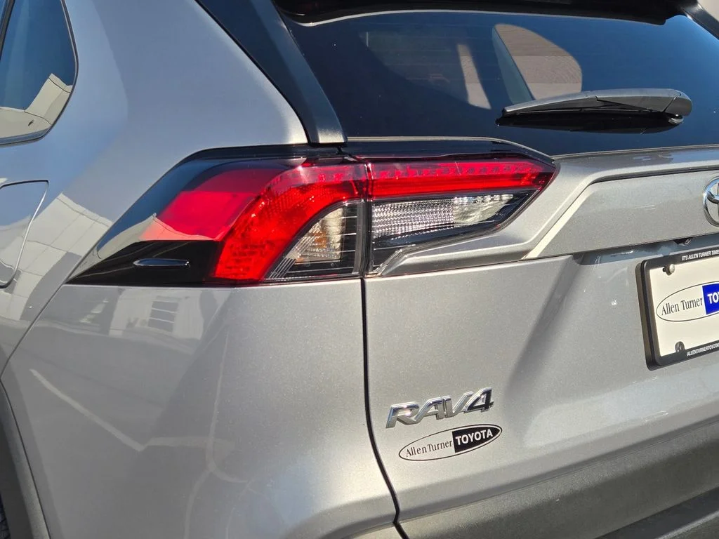 Used 2023 Silver Toyota XLE Premium image 9
