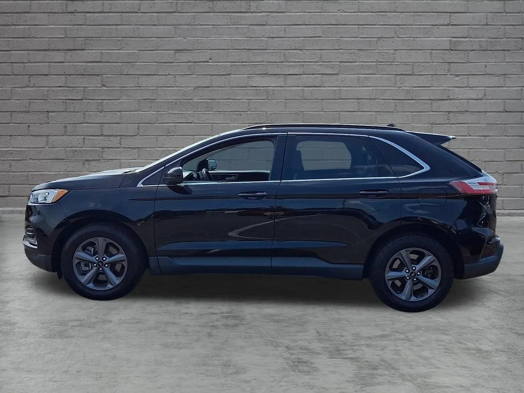 Used 2022 Black Ford SEL image 7