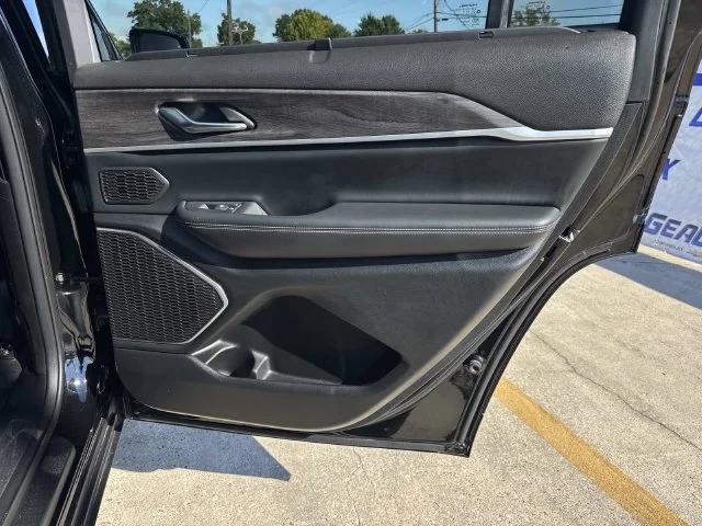Used 2022 Black Jeep Limited image 21