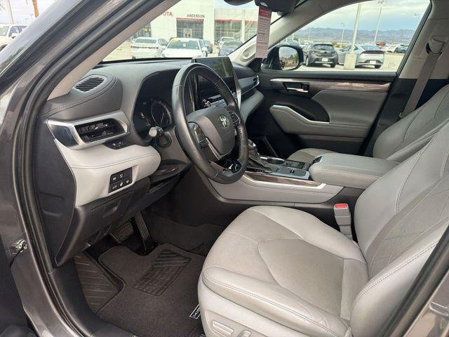 Certified Used 2021 MAGNETIC GRAY MET. Toyota  image 26